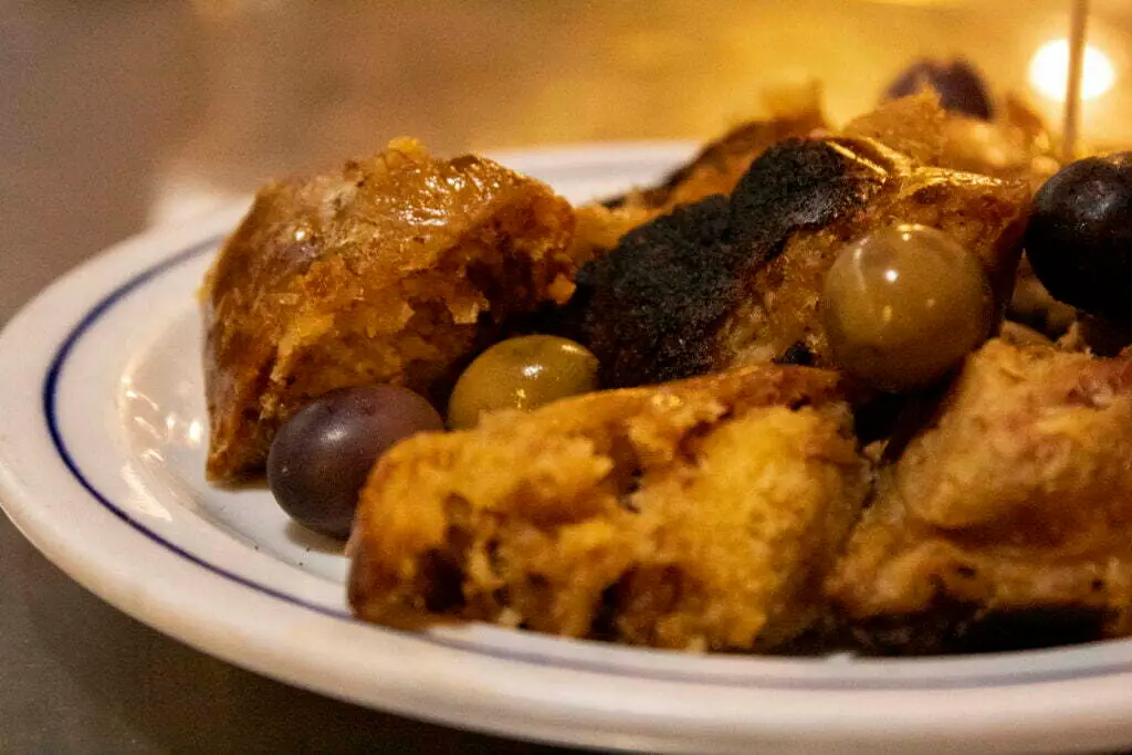 Alheira (Portuguese Sausage) and Olives, a traditional Portuguese snack you can taste in COME Food Tours